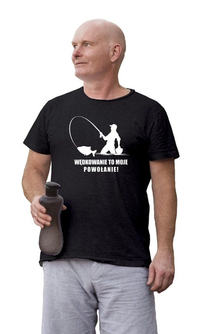 T-shirt męski dla wędkarza WĘDKOWANIE TO MOJE POWOŁANIE w kolorze czarnym