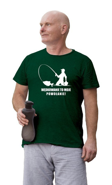 T-shirt męski dla wędkarza WĘDKOWANIE TO MOJE POWOŁANIE w kolorze butelkowej zieleni